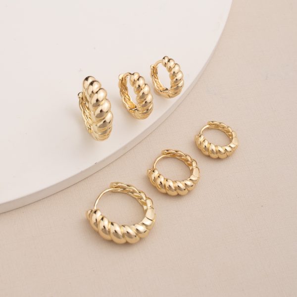 Trio Eleva – Argolas Largas Torcidas Croissant com Fecho Click – Banhado a Ouro 18K