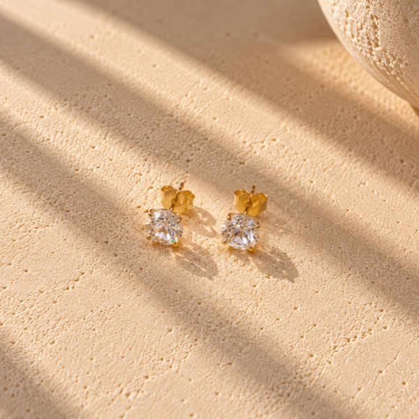 Brinco Cristal – Ponto de Luz com Zircônia Redonda 8mm – Banhado a Ouro 18K