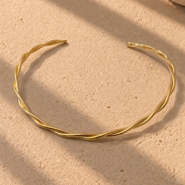 Colar Confiança – Aro Torcido Dourado – Banhado a Ouro 18K