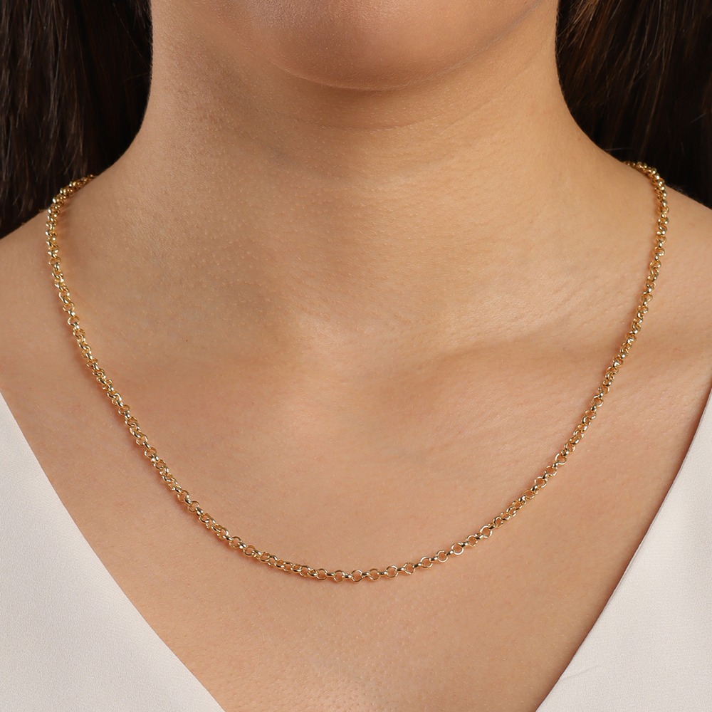 15624215756-colar-dourado-sobre-pedra-texturizada-1-1